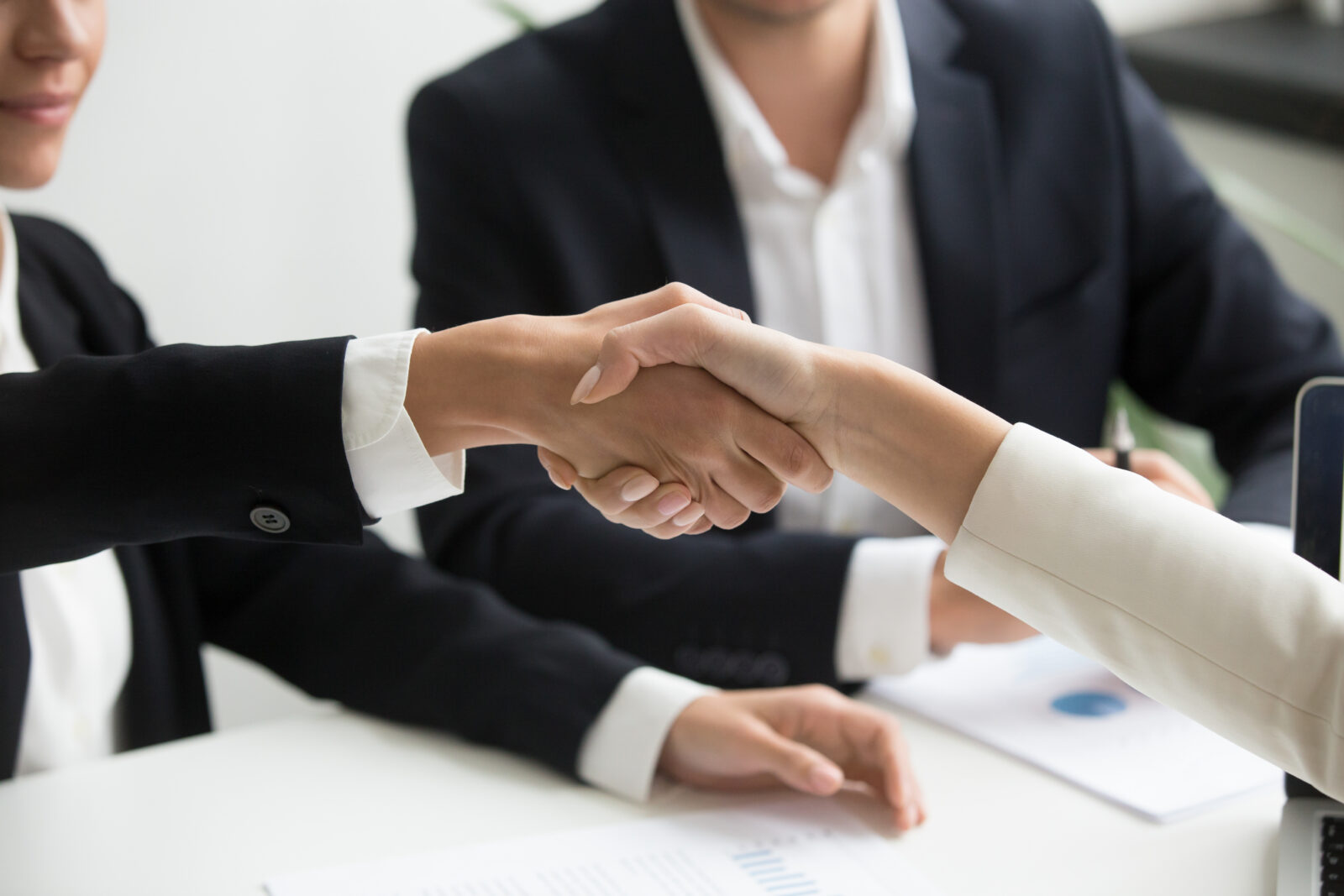 shaking-hands-with-new-customer